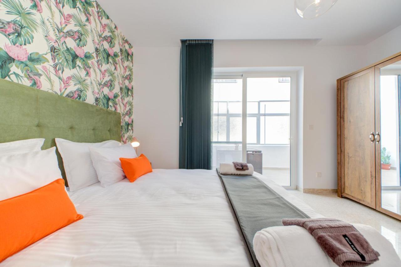 Colorful & Spacious Home With Yard - Close To Xemxija Bay St. Paul's Bay Exterior photo