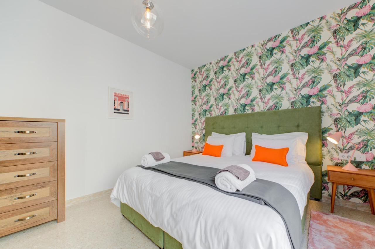 Colorful & Spacious Home With Yard - Close To Xemxija Bay St. Paul's Bay Exterior photo