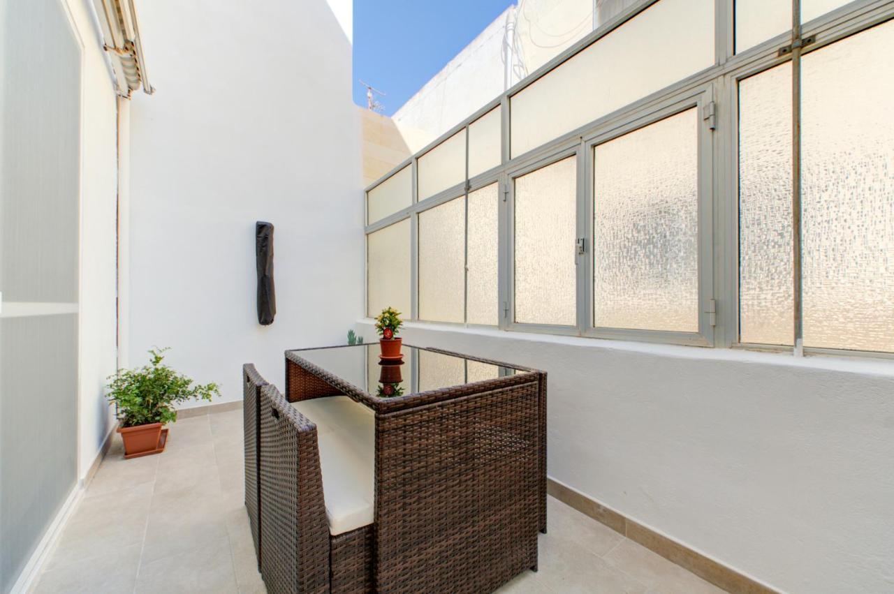 Colorful & Spacious Home With Yard - Close To Xemxija Bay St. Paul's Bay Exterior photo